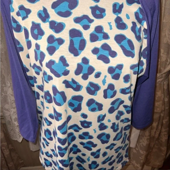 LuLaRoe Randy Tee - Picture 2 of 3